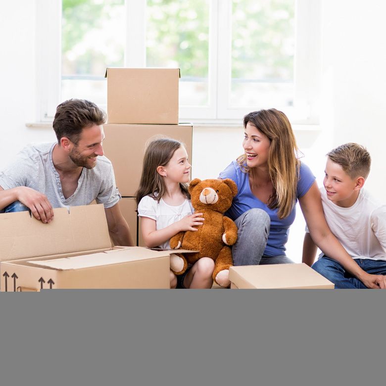 Familie beim Einzug